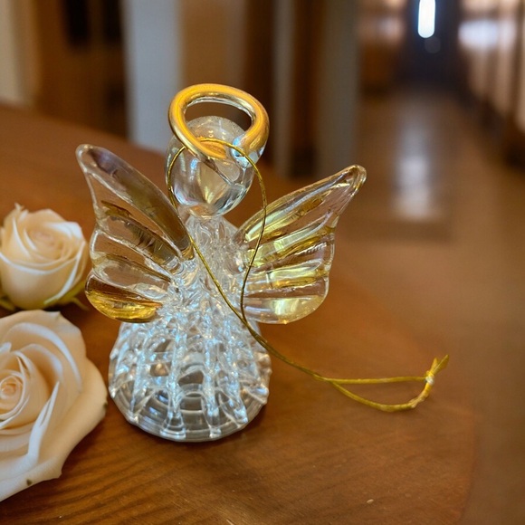 Lovely spun glass angel ornament blowing a trumpet trimmed in gold - Picture 3 of 5